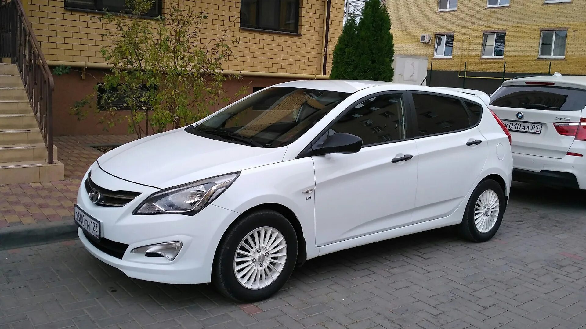 Hyundai Solaris Hatchback 2014. Хендай Солярис хэтчбек 2014. Хендай Солярис 1 белый. Hyundai Solaris хэтчбек. Солярис хэтчбек 2016