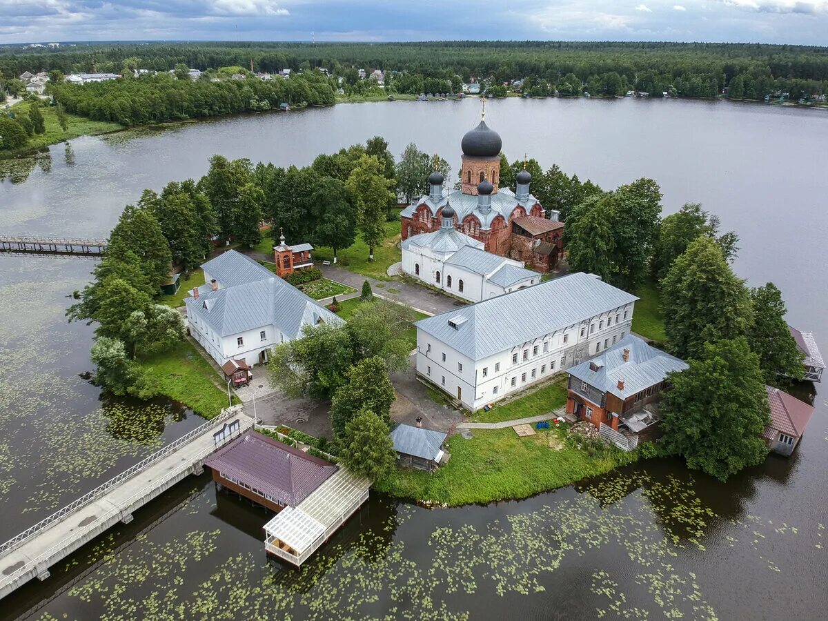 Покровский остров. Свято-Введенский островной монастырь Покров. Островной Введенский монастырь Покров. Владимирская область Свято Введенский островной женский монастырь. Введенский островной монастырь Владимирская область город Покров.