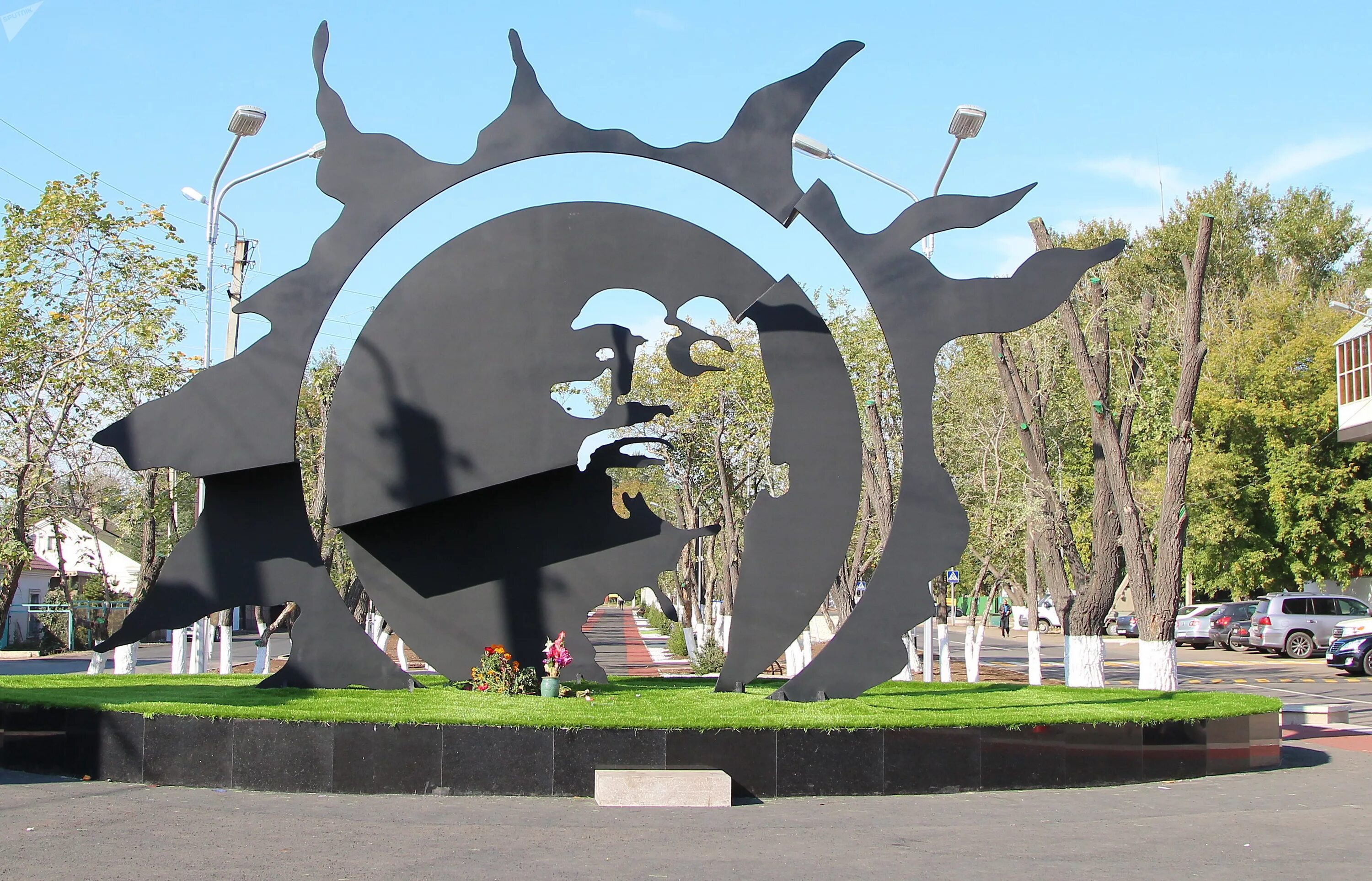Памятник Цою в Караганде. Памятник Виктору Цою в Казахстане. Аллея Цоя в Караганде. Где памятник цою