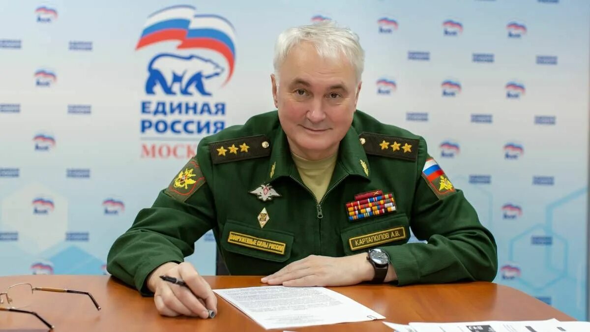 Депутаты военное положение. Генерал полковник картаполов. В госдуме поддержали идею о возвращении двухлетней службы в армии. Заседание госдумы. Депутаты военное положение.