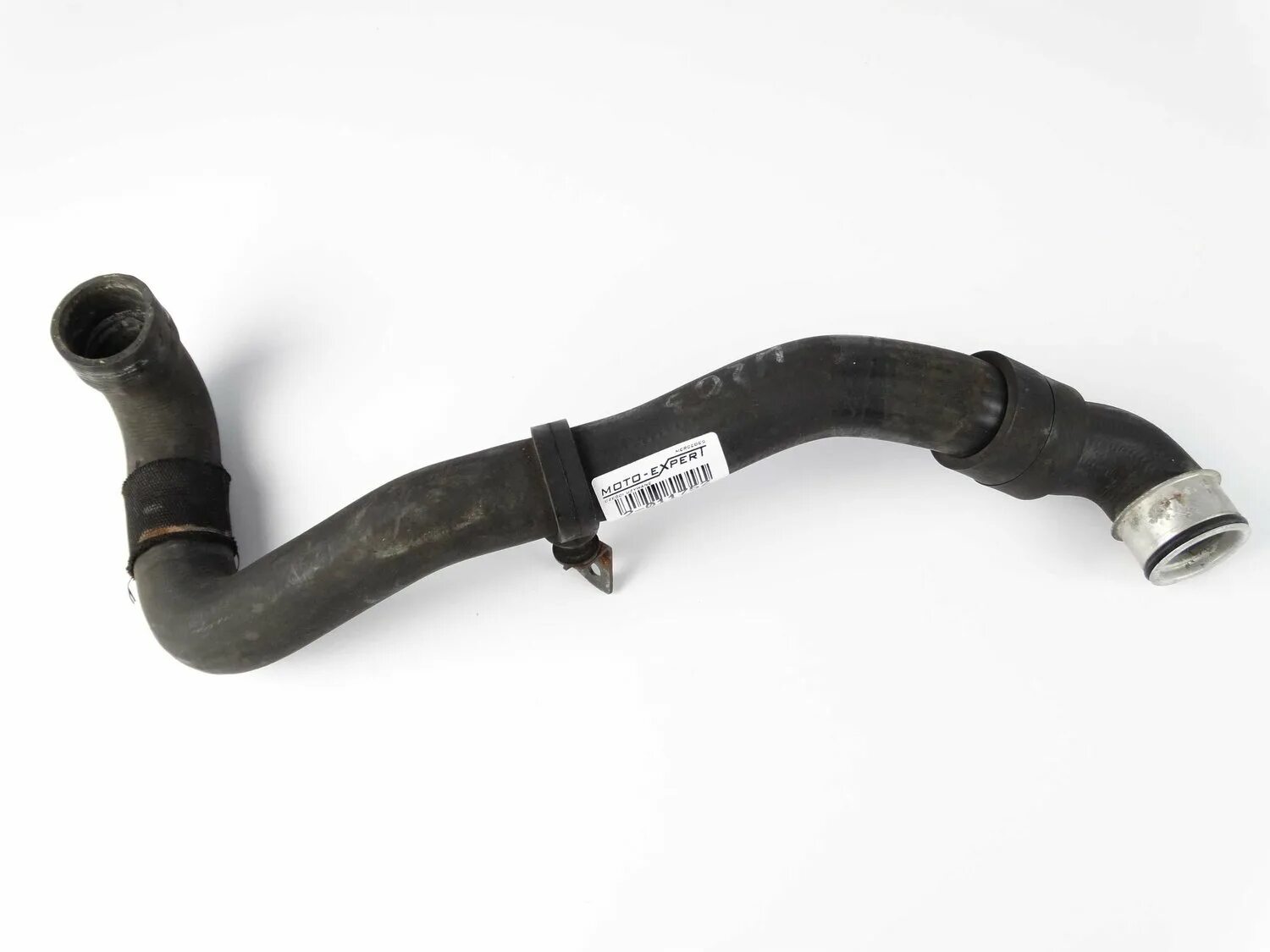 2. Патрубок радиатора мерседес. Патрубок радиатора верхний w202. Патрубка радиатора мерседес w203. Мерседес w202 патрубок.