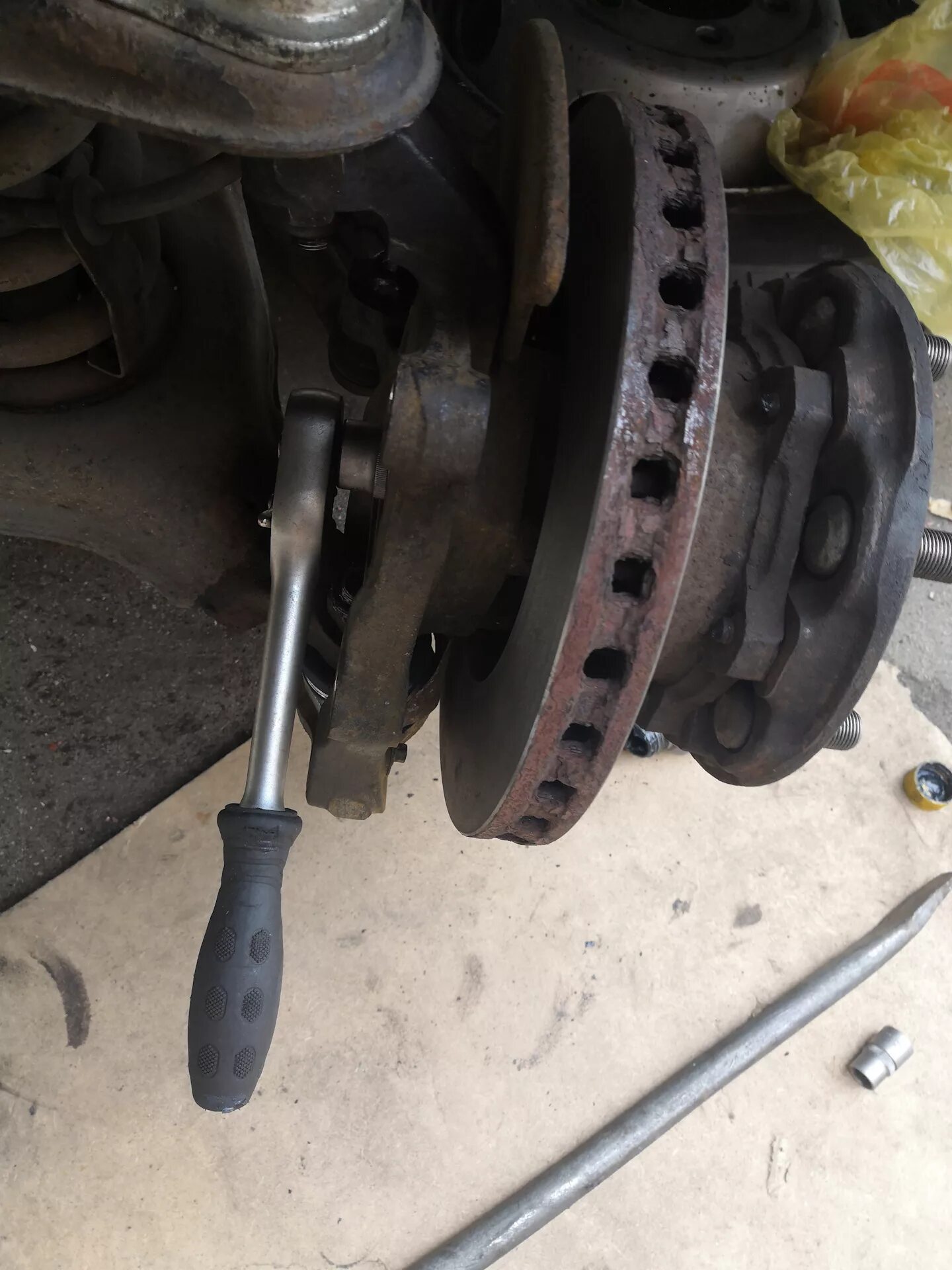 Задние дисковые тормоза газель некст. Замена дисков на нексте. Тормозной диск газ некст. Замена дисков на нексте. Замена тормозных дисков газ-3302.