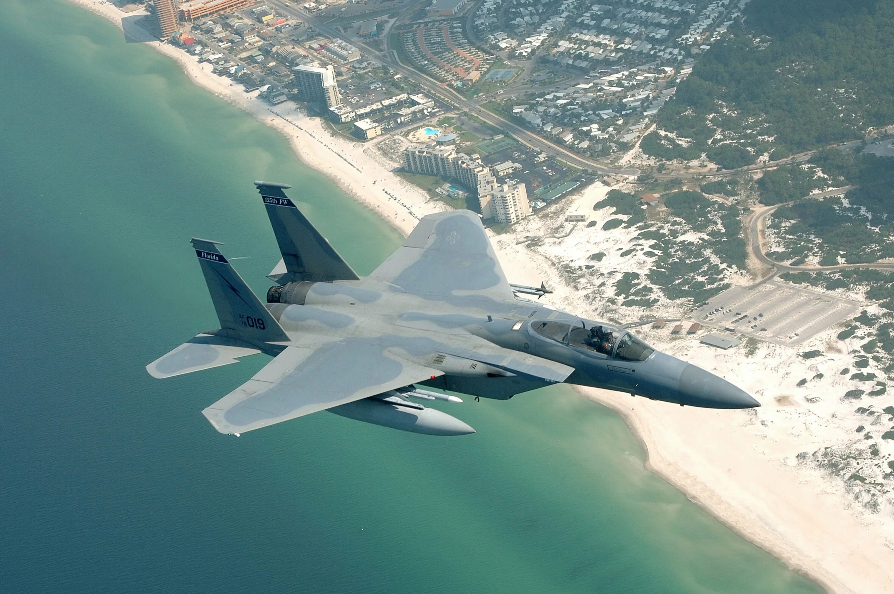 Какой истребитель самый лучший. F-15 eagle. f-16 eagle. f 15 истребитель.