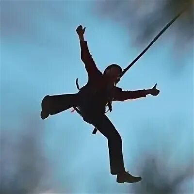 Прыжки с каната дагестан. Прыжки тарзанка уфа. Роупджампинг казань. Роупджампинг спб труба. Роупджампинг в москве.