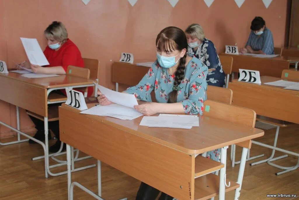 Родители 2021 год. Родители года сериал. Breeders сериал 2020. Сериал родители года 2020 мартин фримен. Сериал родители года 2020 мартин фримен.