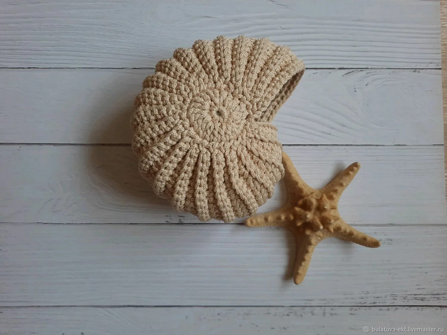 Корзинка ракушка крючком. Корзинка ракушка из трикотажной пряжи. Корзинка ракушка крючком. Корзина ракушка. Интерьерные вязаные ракушки.