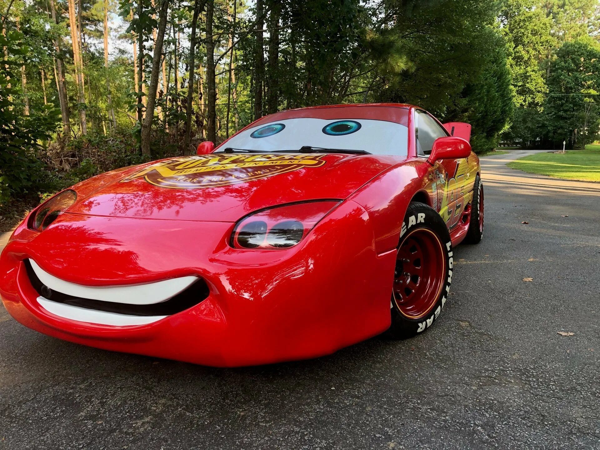 Маквин машина в жизни. Chevrolet Corvette Маквин. Молния Маккуин 3 Феррари. Chevrolet Corvette c6 молния Маккуин. Додж Вайпер Маккуин.