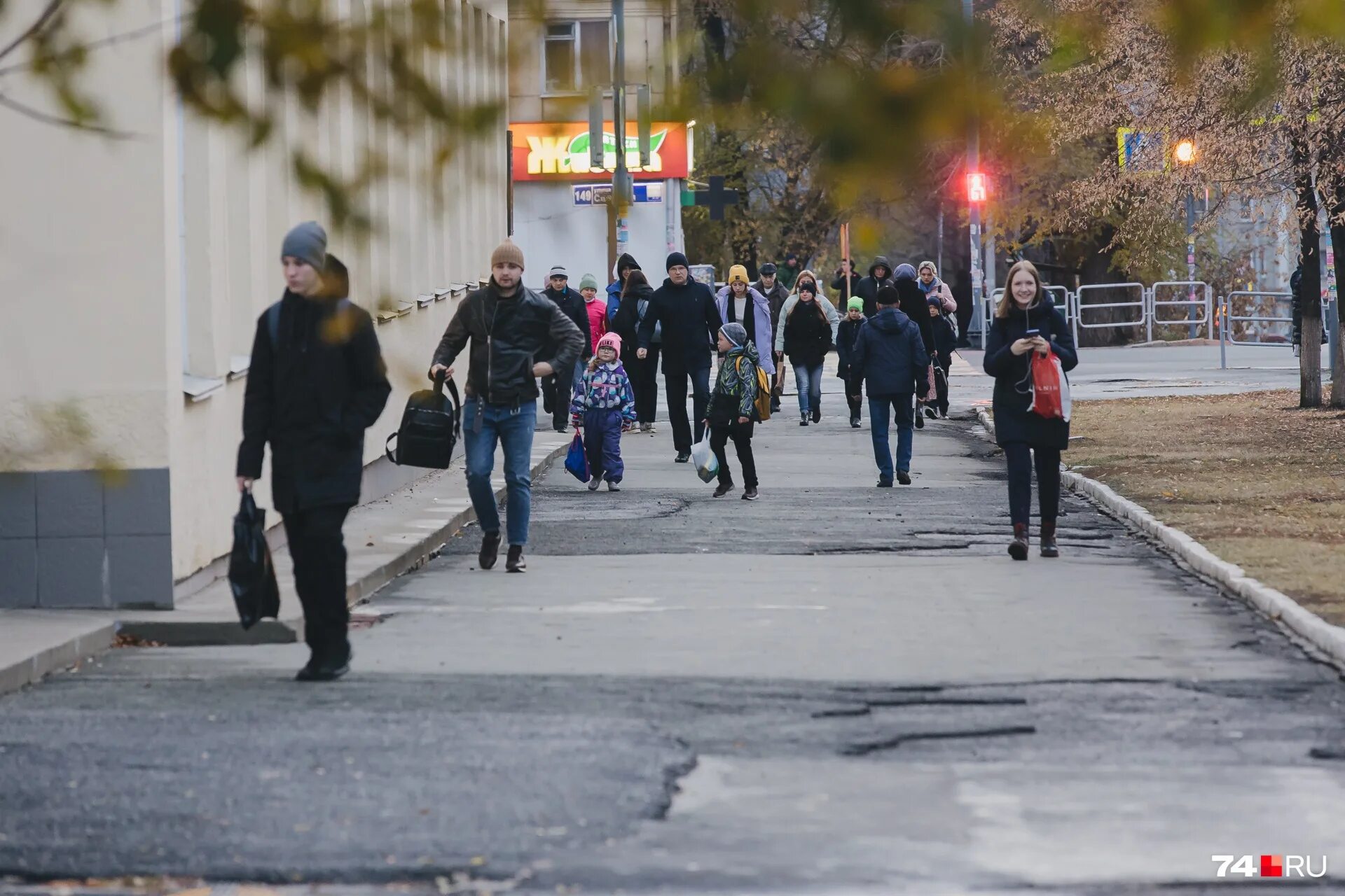 Россия вошла в десятку. Население г.Кемерово на 2022. Люди в регионах. Новокузнецк население 2022. Рождаемость 2022.