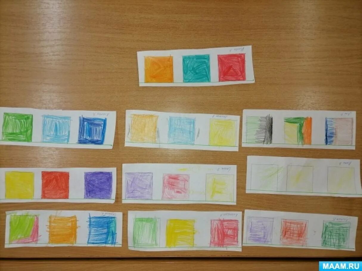 Рисование разноцветные платочки сушатся во второй младшей. Рисование 2 младшая группа. Рисование в младшей группе платочек. Разноцветные кубики рисование младшая группа. Рисование разноцветные платочки во второй младшей.