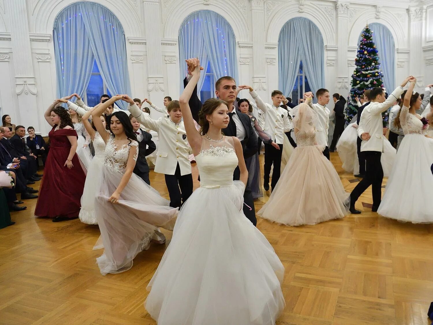 Сарапул пешеходная улица. Сарапул сейчас. Знаменитые люди города сарапула. Город сарапул удмуртская республика. Сарапул люди.
