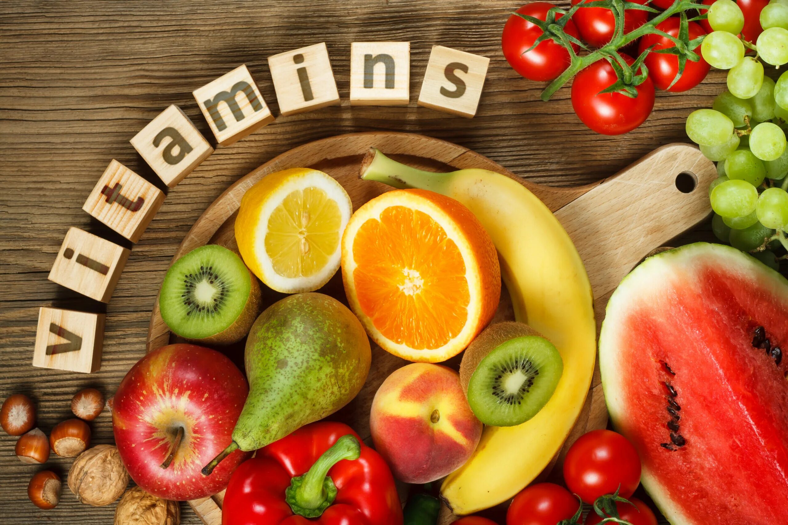Vitamin up. Витамины. Витамины в пище. Фрукты для здоровья. Что такое витамины.