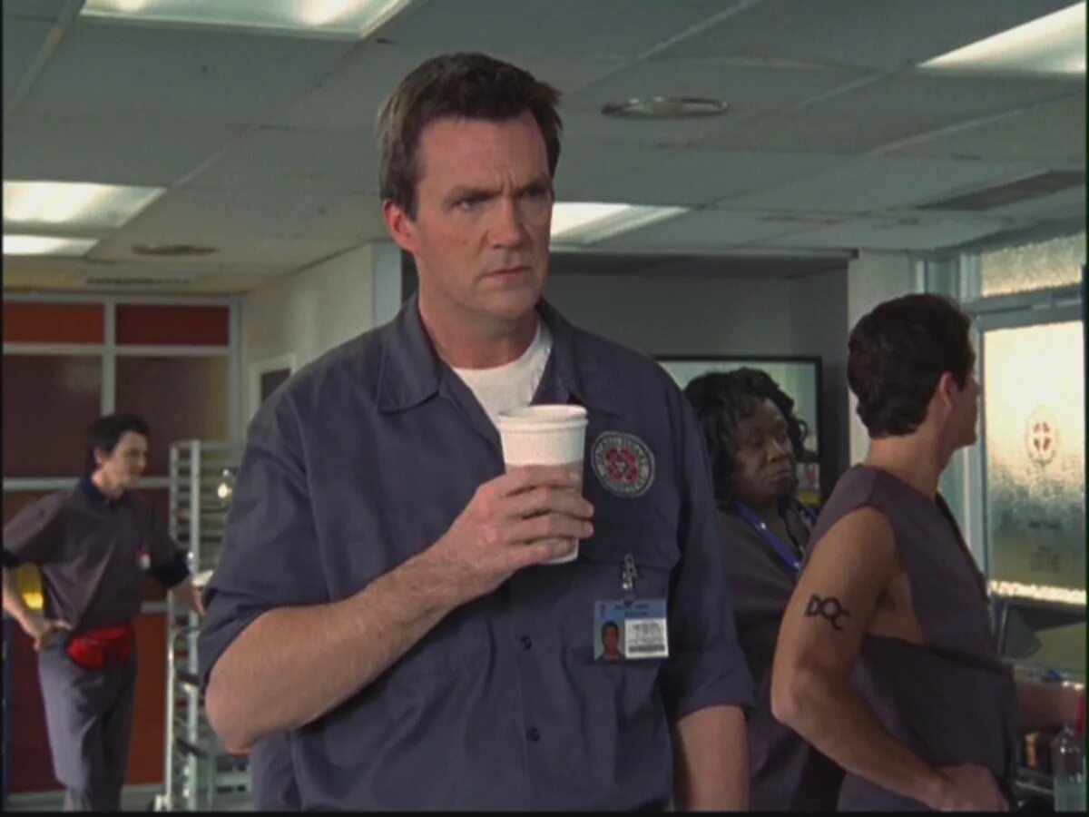 Тяжелый взгляд уборщика. Уборщик клиника тяжелый взгляд. Клиника уборщик взгляд. Злой уборщик клиника. Тяжелый взгляд клиника.