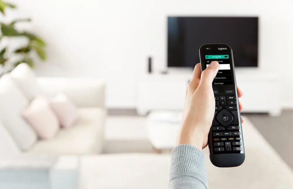 Смартфон как пульт для телевизора. Smart Remote Control пульт. Logitech Harmony Hub Apple tv4. Лоджитек пульт умный дом. Logitech Harmony Smart Control.