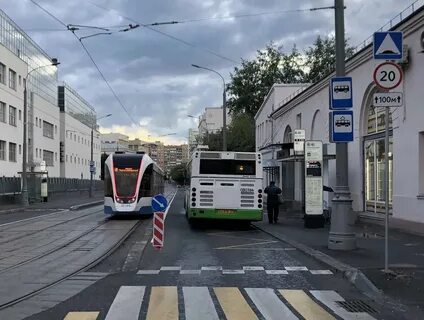 Возле площадки в поле в трамвае