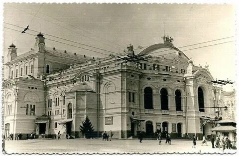 Дату открытия первого общедоступного оперного театра