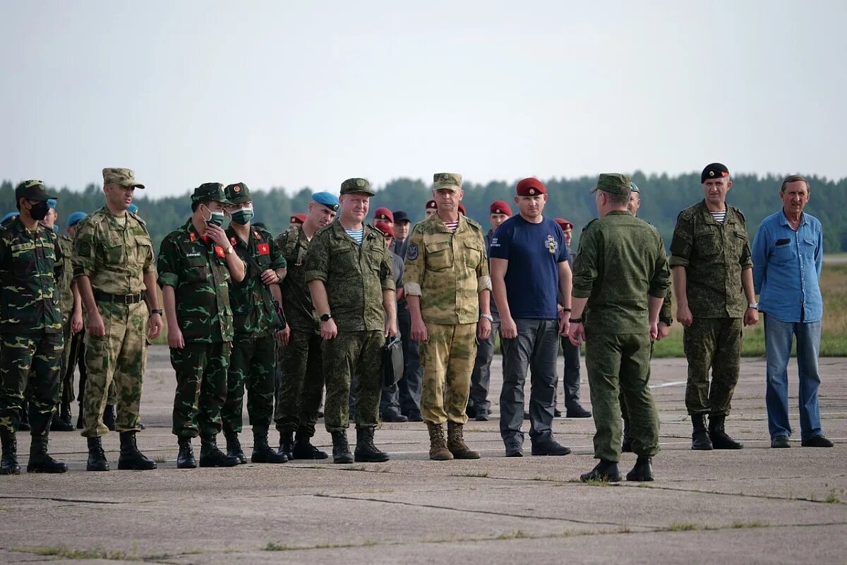 База вмф в судане. Вероятность повреждения изделия в пути равна. На базу прибыл. Солдаты. Завод отправил на базу 500 изделий вероятность повреждения в пути 0.