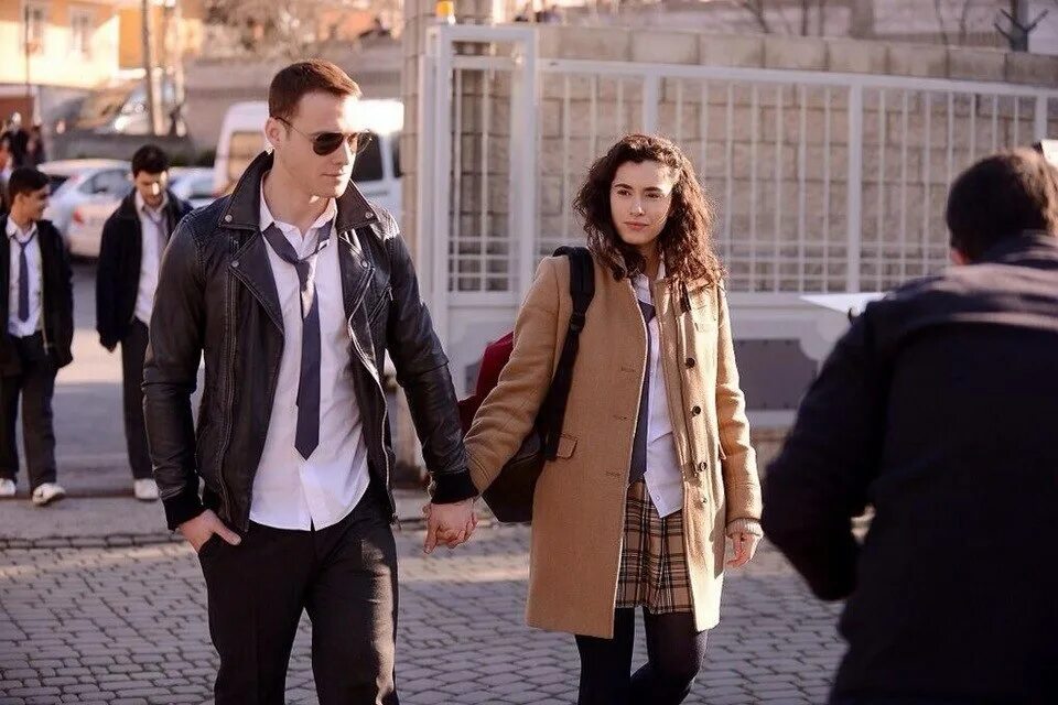 турецкий сериал керем. в ожидании солнца зейнеп и керем. в ожидании солнца почему. сериал в ожидании солнца керем и зейнеп. «в ожидании солнца» / güneşi beklerken.