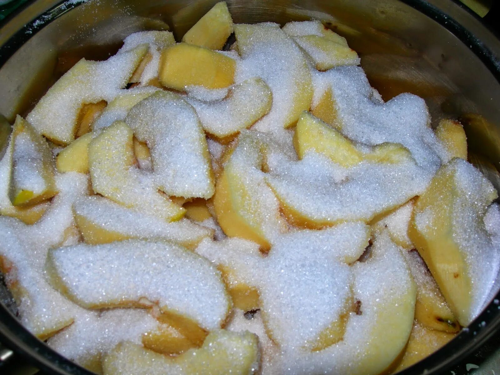 Айва с сахаром на зиму. Вареная айва. варенье из айвы. цукаты из айвы. цукаты из японской айвы.