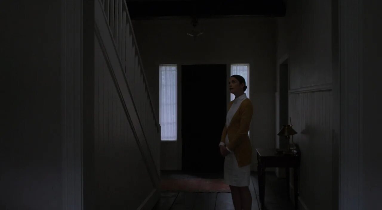 Дом прелесть. Дом прелесть. Кадры из фильма я прелесть, живущая в доме (2016). Дом прелесть. Люси бойнтон я прелесть живущая в доме.