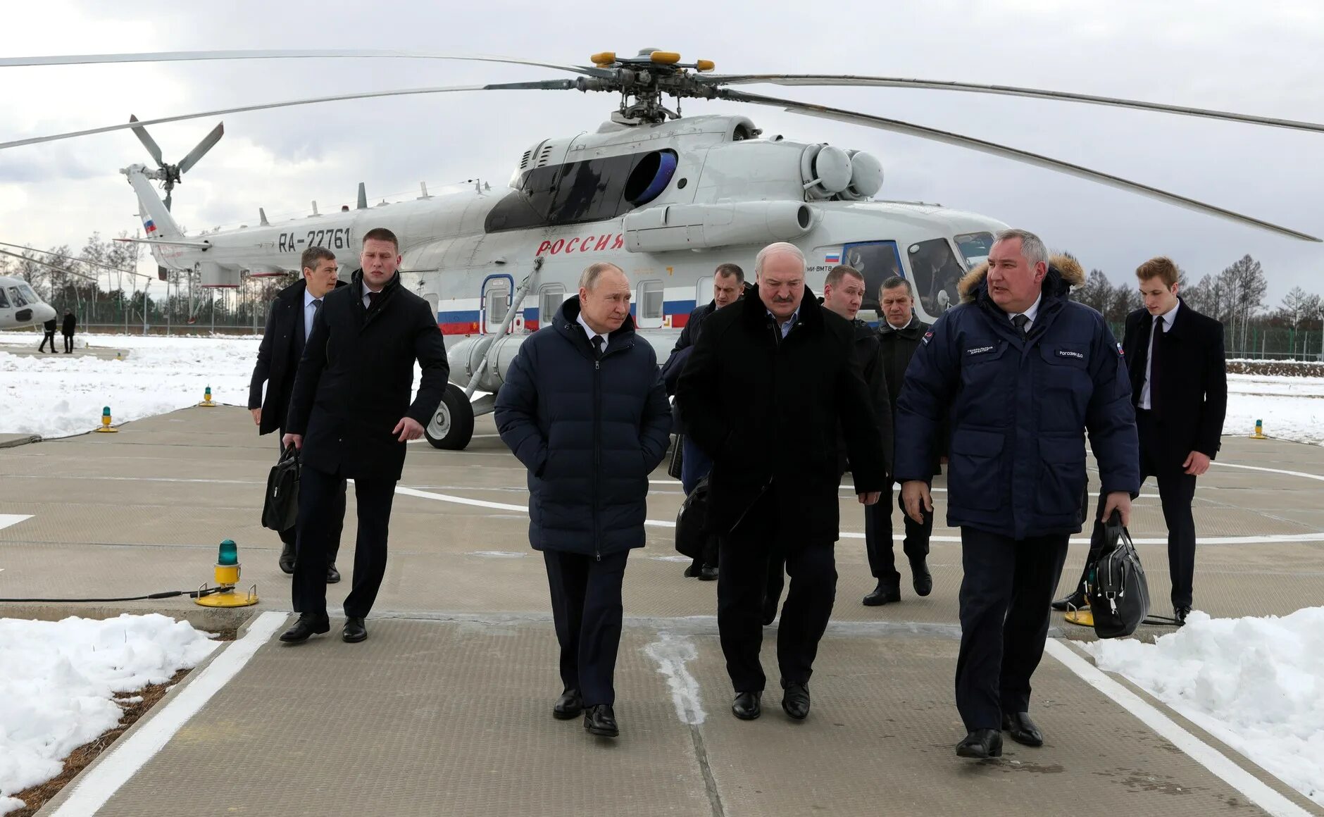 Передают риа новости. Лукашенко на космодроме Восточный. Рогозин и космодром Восточный.