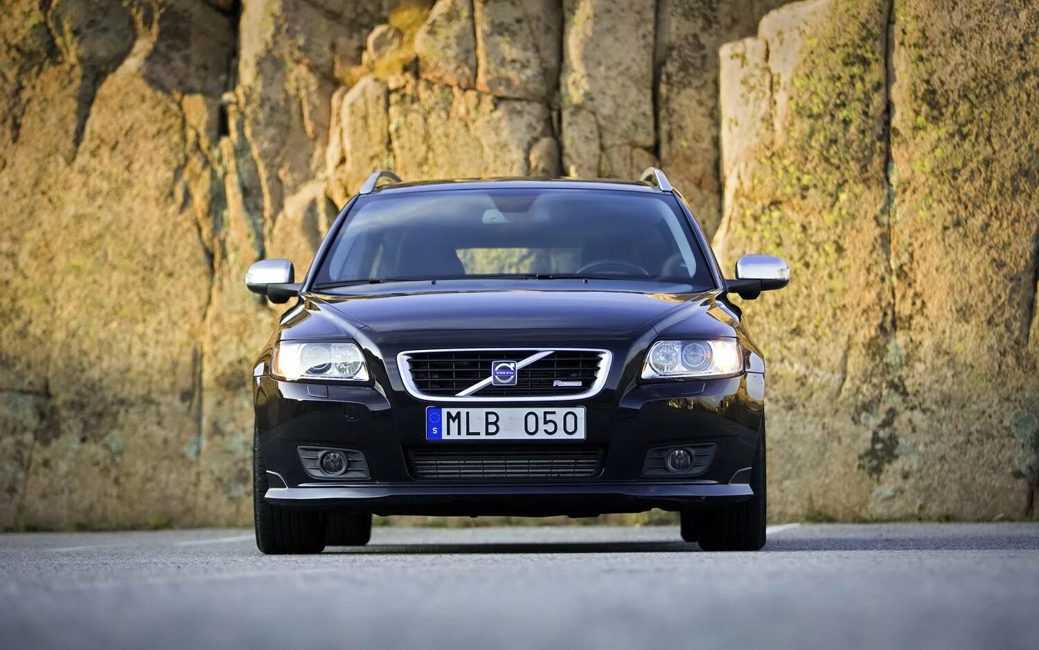 Вольво какой страны машина. Volvo v50 r. Вольво универсал 2010 v 50. Volvo v50 r Design. Volvo v50 2010.