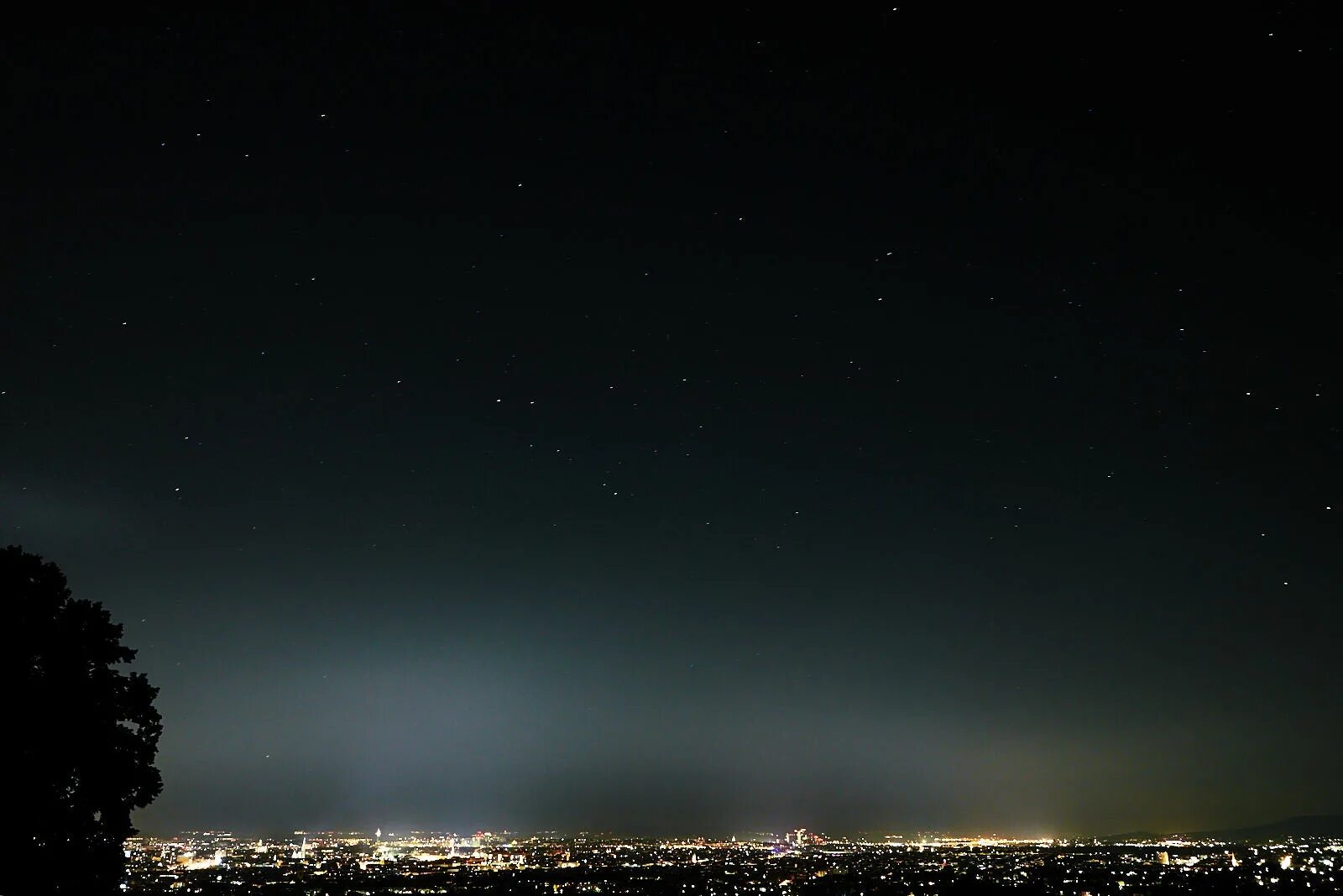 Without stars. Звездное небо над городом. Ночное небо в городе. Ночное небо засвеченное. Ночное небо архитектурное.