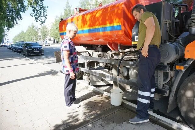 МКП дорожное хозяйство Сыктывкар. КДМ машины коммунальные. Авария Водоканал Сыктывкар. Машина которая развозит воду. Передача воды сыктывкар