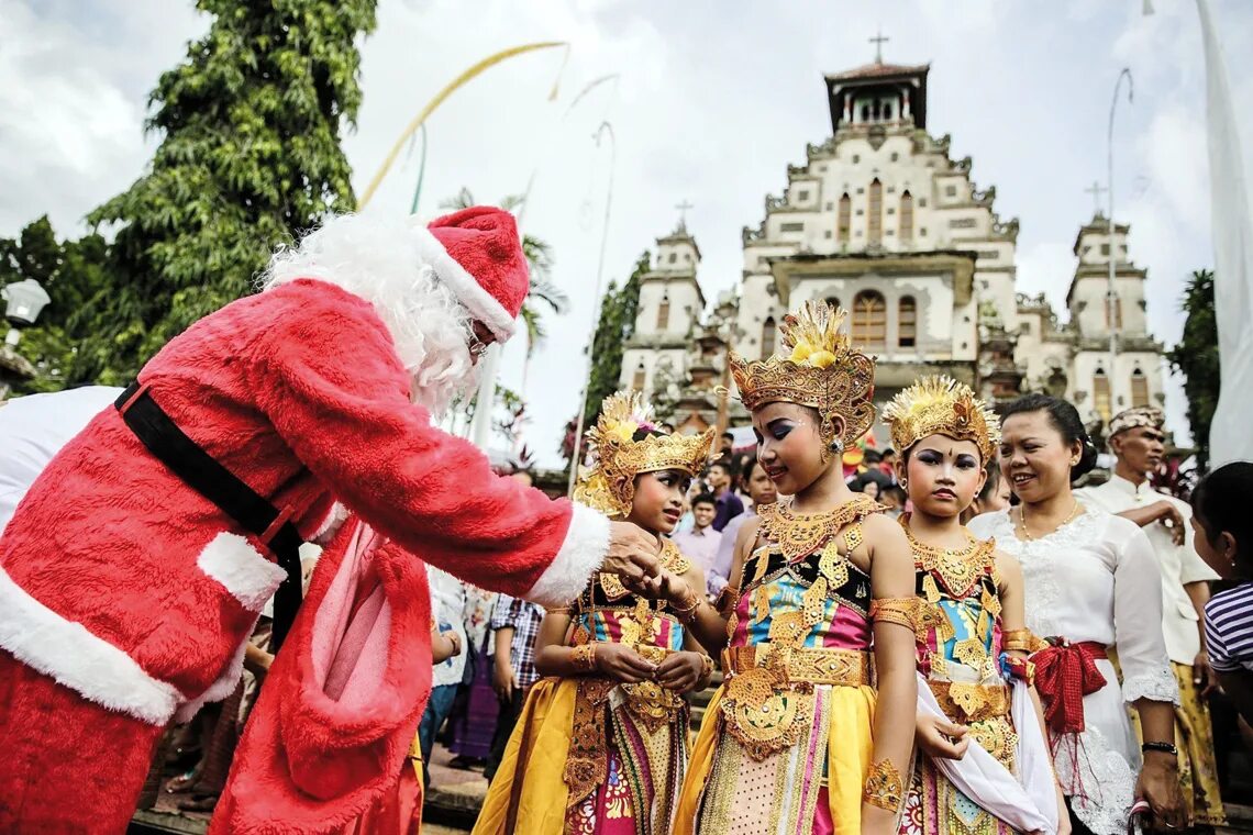 Обычай праздновать новый год. Новогодние традиции. Новый год в Индонезии. Новогодние традиции в Индонезии. Индонезия праздники.