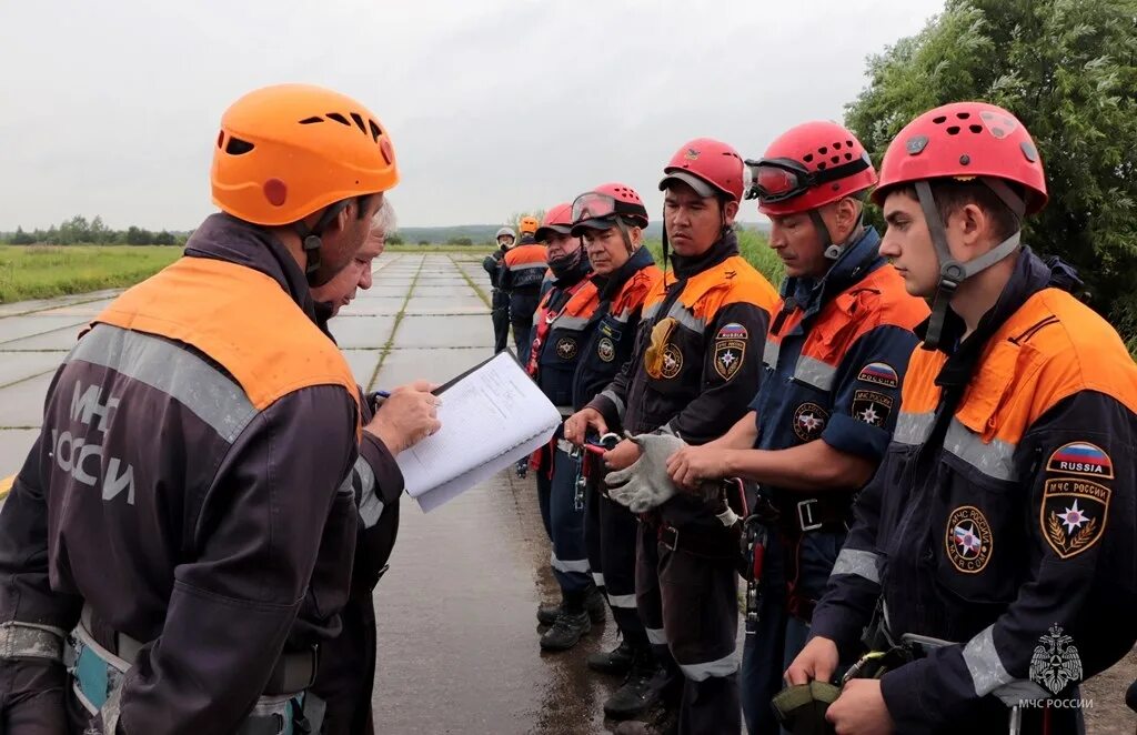 Для детей. Буксир черноморского флота "василий бех". Спасательное буксирное судно сб-739. Спасатель без. Пожарник.