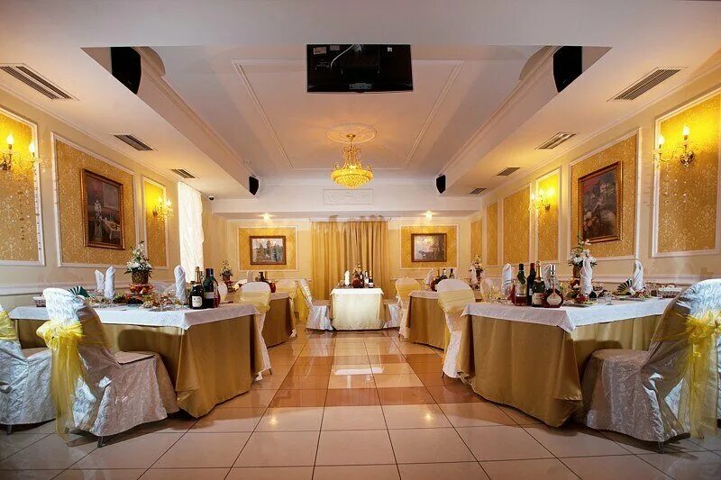 Луначарского 85а пермь грильяж. Грильяж пермь. Грильяж пермь ресторан. Грильяж пермь. Банкетный зал грильяж пермь.