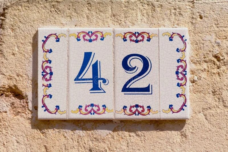 Какое число будет через 42. Цифра 42. Число 42-фото. 42 На доме цифра. Цифра 42 красиво.