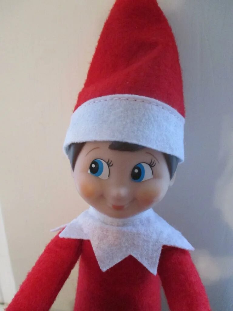 эльф на полке проделки. эльф на полке. эльф на полке проделки. эльф рольф. эльф на полке.