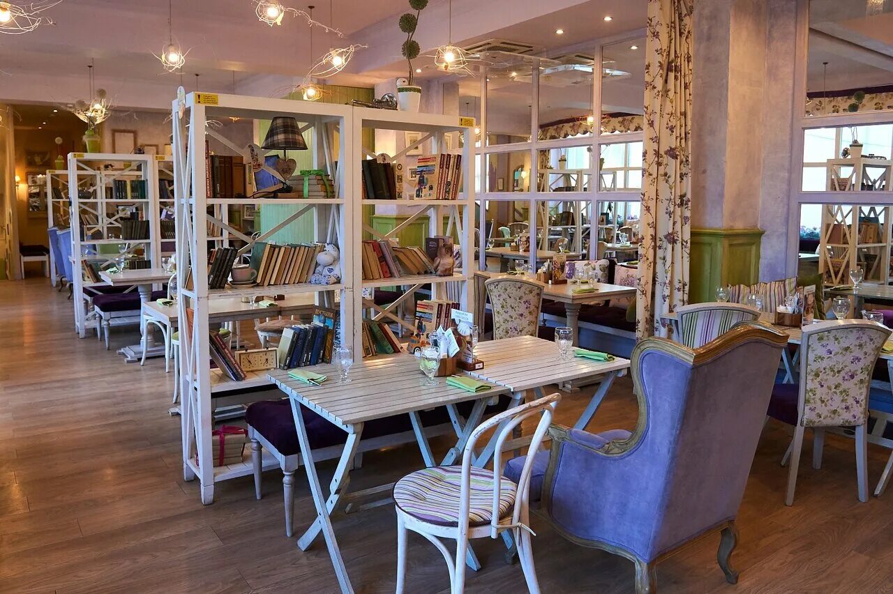 ресторан андерсон в москве. кафе андерсон вднх. интерьер семейного кафе. в челябинске кафе оливер. лучшие семейные рестораны.