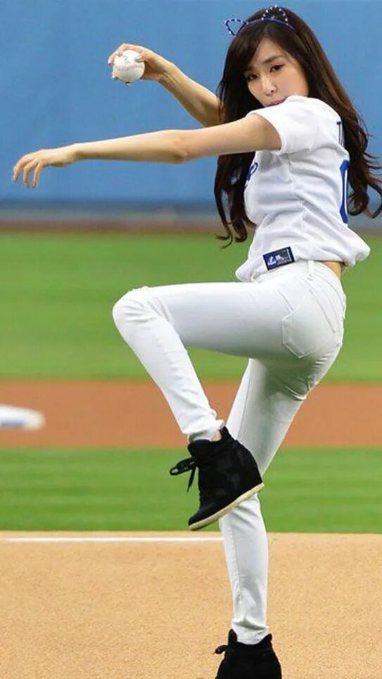 Девушки бейсбол. Бейсбол женщины. Корейские спортивные девушки. Корейский спортивный стиль для девушек. Кореянка Hwang.