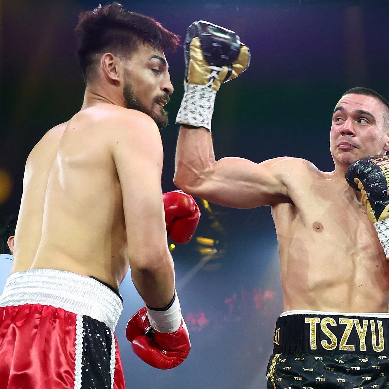 Тим цзю бой -костя. Тим дзю боксер бои. Тим цзю бой -костя. Бокс тимофей цзю последний бой. Огромный боксер.