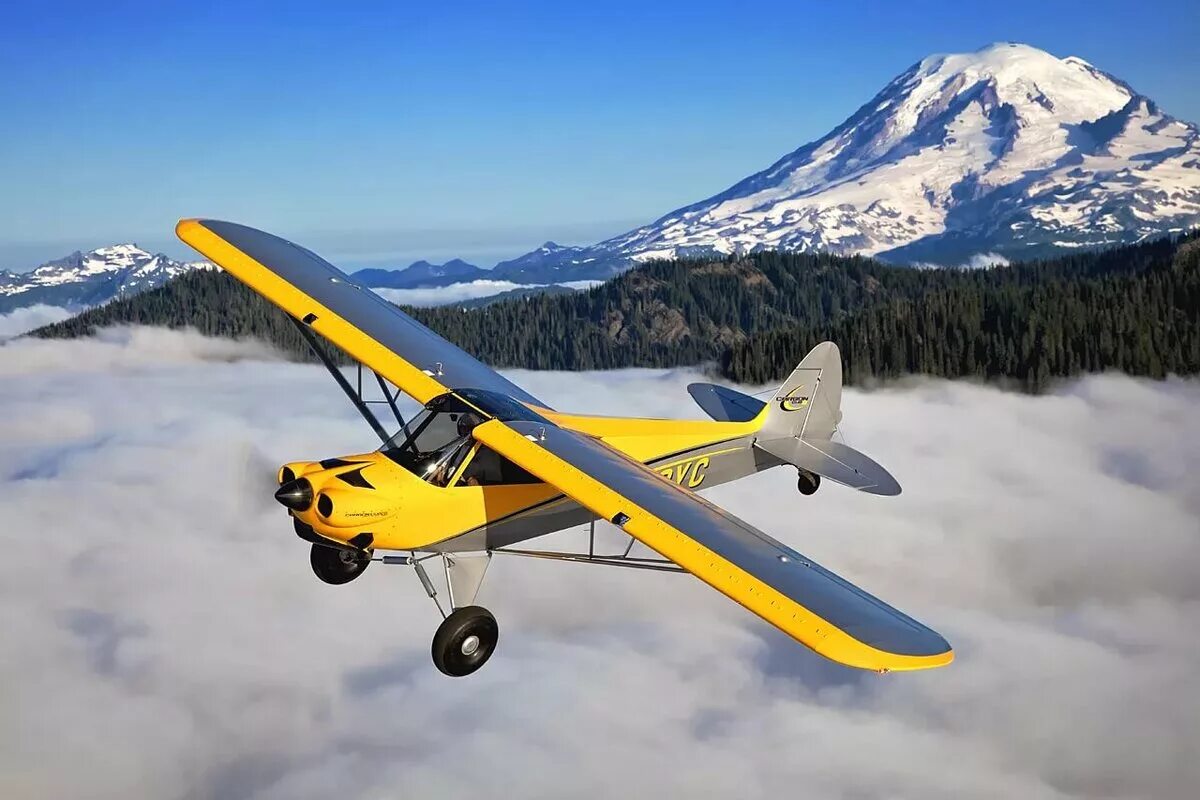 Легкая авиация. Самолет Пайпер биплан. Биплан Piper Cub. Маленький самолет. Одноместный самолет.