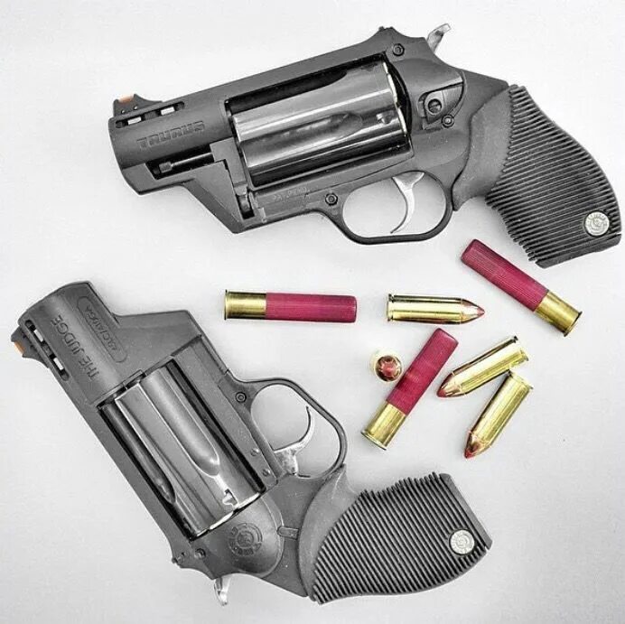 Револьвер дробовик. Таурус револьвер дробовик. Taurus judge револьвер. Таурус 410 калибра. Револьвер Таурус огнестрел.