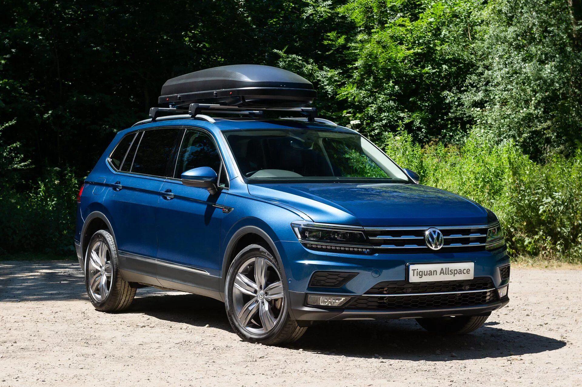 Тигуан люк. Тигуан Оллспейс. Tiguan Allspace. VW Allspace Tiguan черный. Фольксваген Тигуан 2018 темно синий.