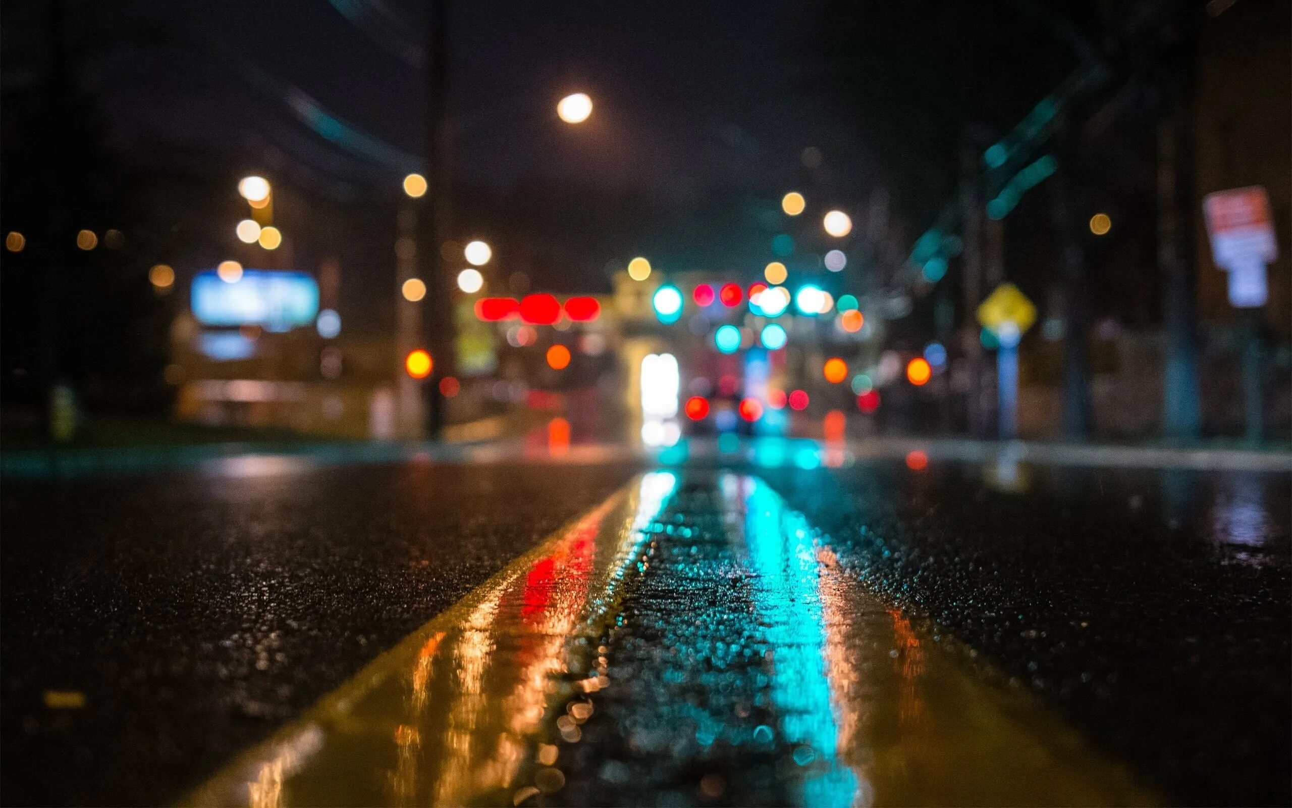 Дождливая улица. Ночная улица. Дорога в городе. Дождь ночью.