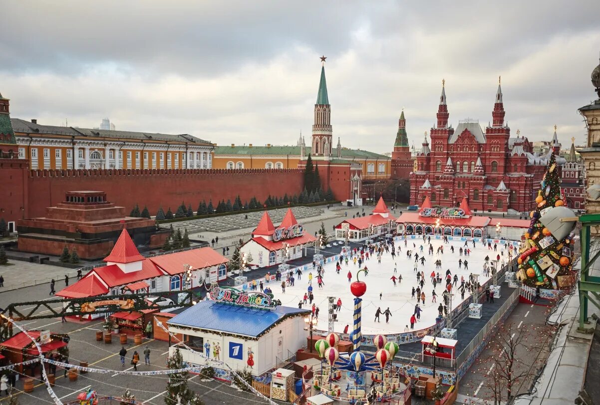 ГУМ-каток на красной площади. ГУМ В Москве на красной площади. Каток в Кремле Москва. Московский Кремль ГУМ. Катки москвы сейчас