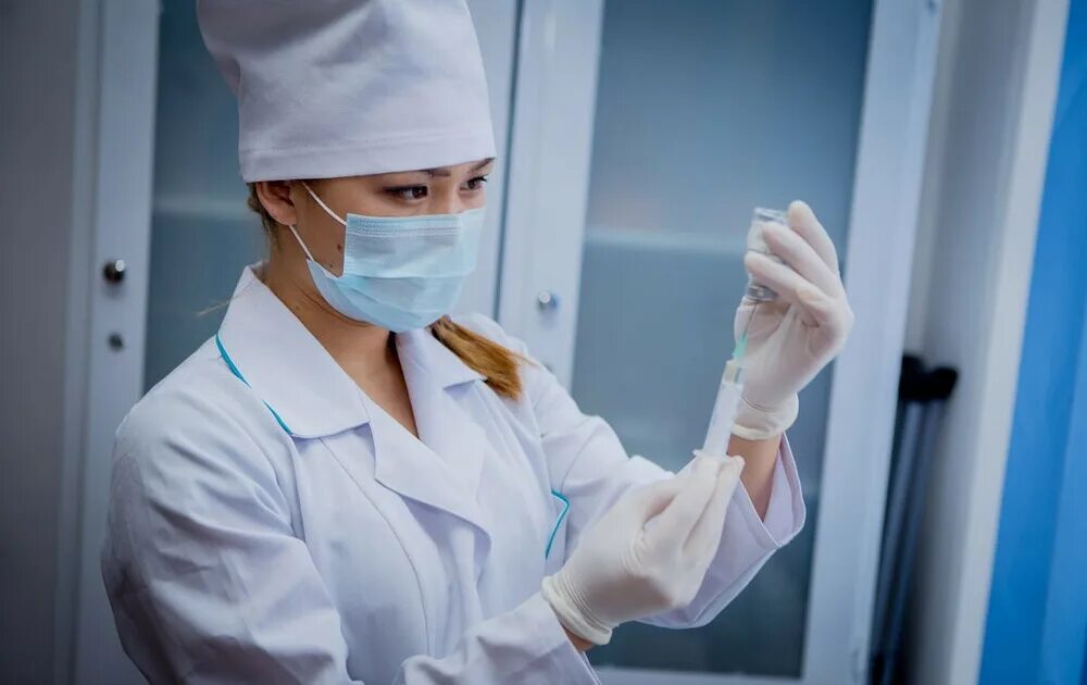 Медсестра 12 мая. Вакцинация врач. Фотография медсестры. Медицинская сестра в мурманске. Старшая медсестра поликлиники.