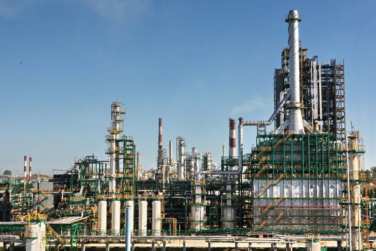 Завод янос. Нпз славнефть-янос. нефтеперерабатывающий завод ярославль. завод нпз ярославль. нефтехимический завод в ярославле.