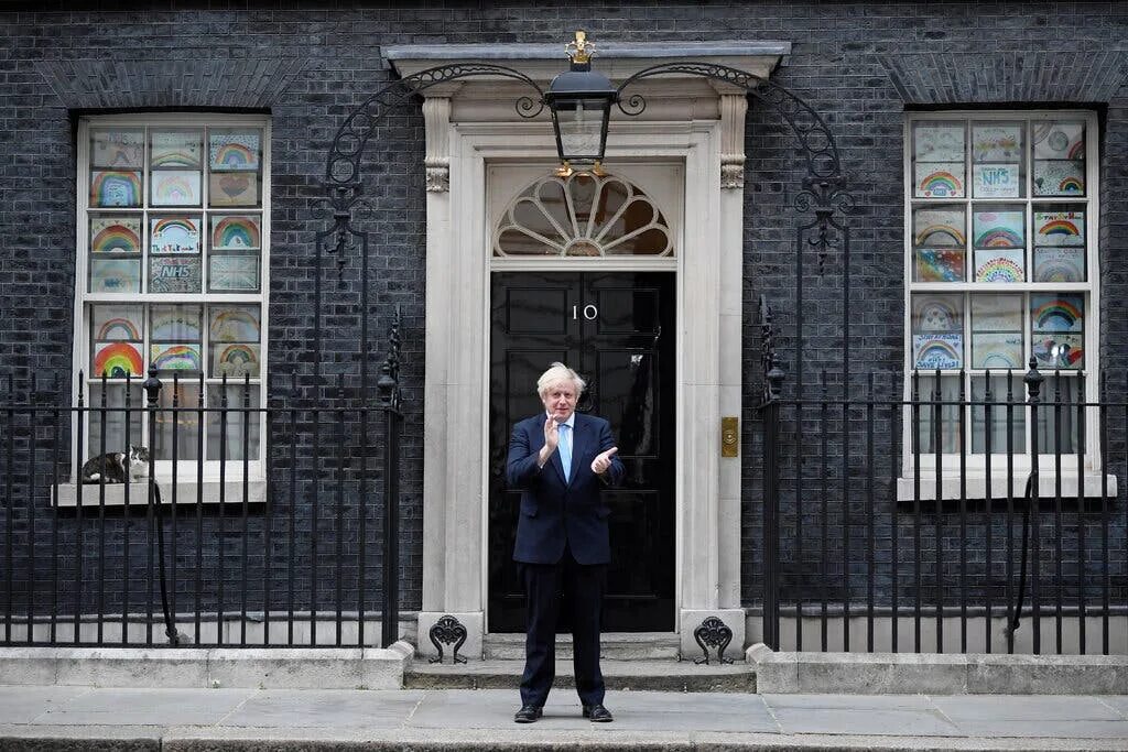 Downing street was. Рядный дом в георгианском стиле downing street, london. 10 downing street. 10 downing street дэвид кэмерон. Резиденция премьер министра в лондоне.