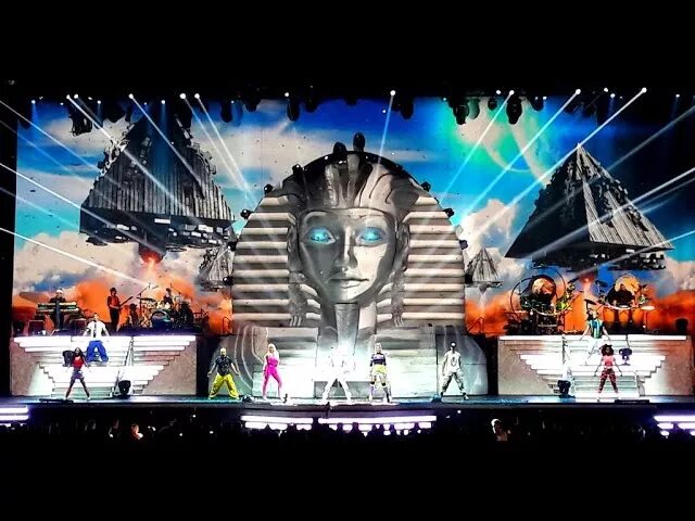 Love is all around dj. Dj bobo. Ким касали love is. Dj bobo клипы. Dj bobo фото.