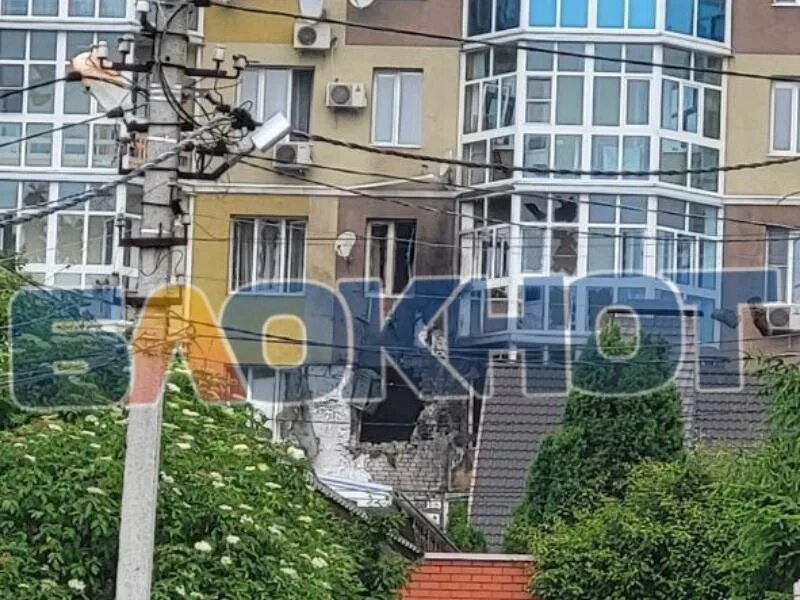 Беспилотник в воронеже вчера. Воронеж белинского 21 беспилотник. жилой дом. беспилотник упал на жилой дом в воронеже. улица белинского воронеж беспилотник.