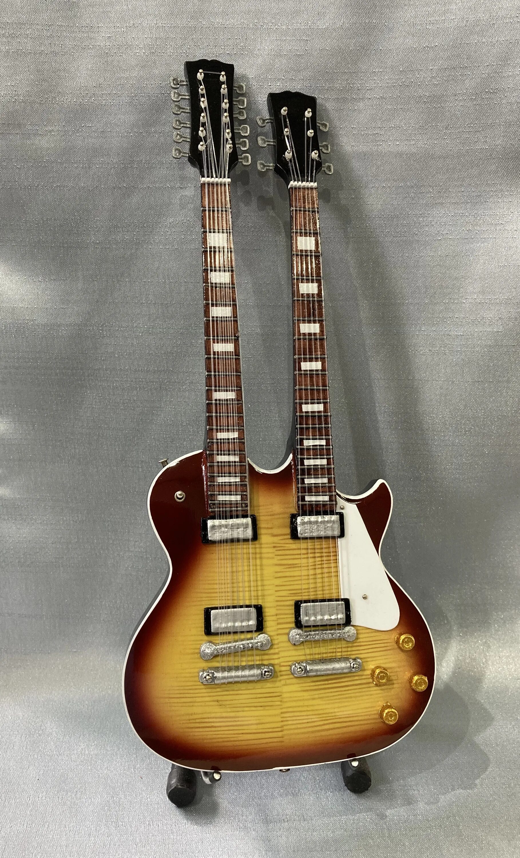 Дабл гитара. Double neck гитара. трехгрифовая гитара. сдвоенные электрогитары. гитара с двойным грифом.