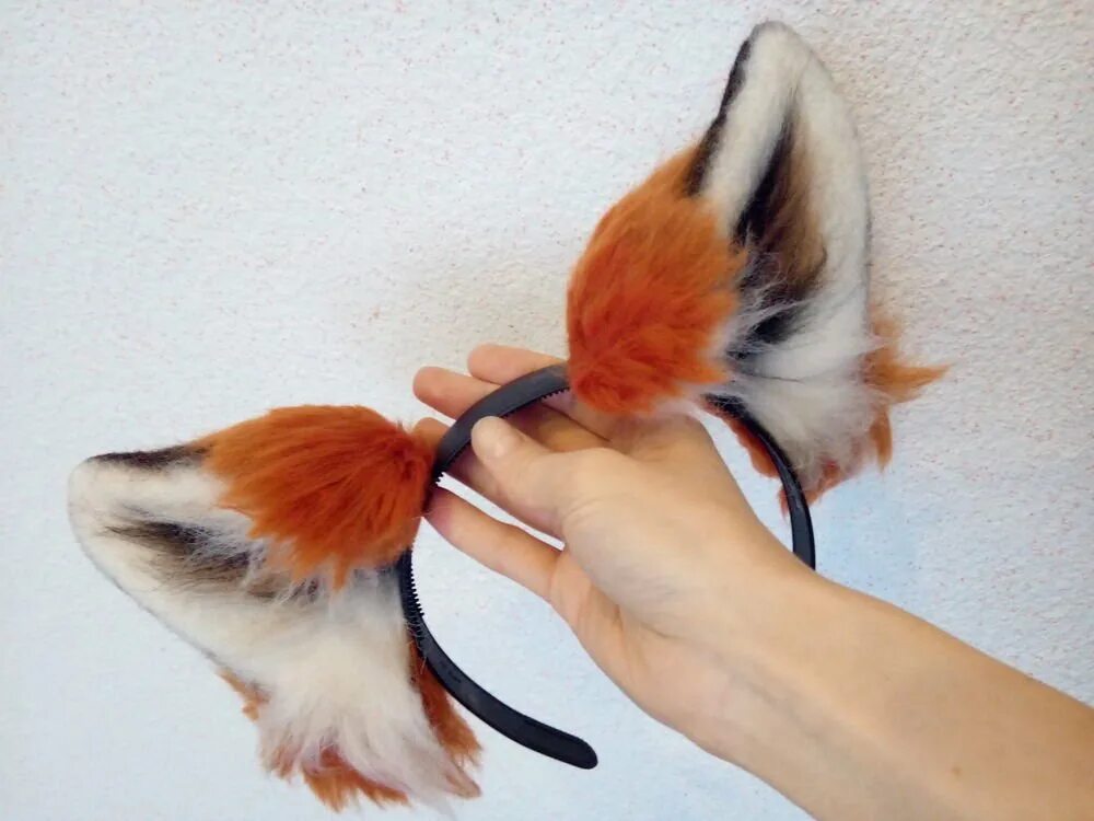 Как сделать уши лисы. Лисьи ушки на ободке. Ушки волка. Ушки лисички на заколках. Как сделать уши лисы.