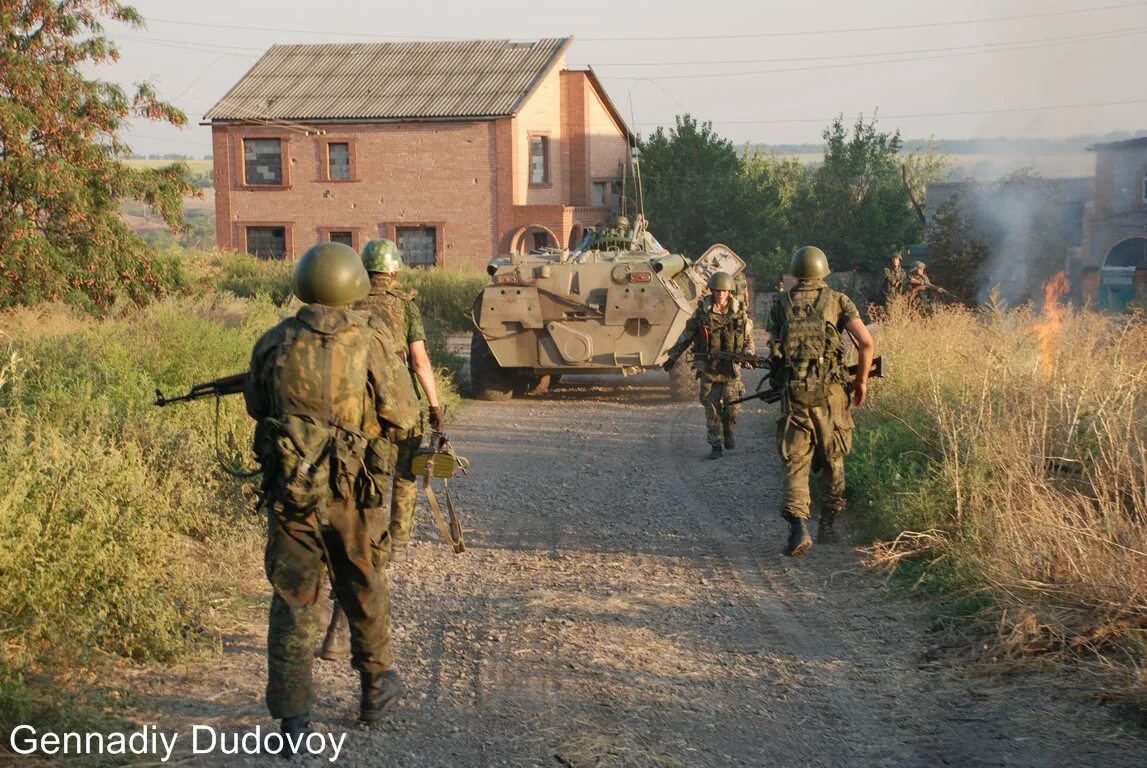 Детский пляж в зугрэсе 2014 обстрел. 11 августа 2014 года. 11 августа 2014 года. Детский пляж в зугрэсе. Зугрэс 13.