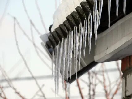 Солнышко а сосульки плачут