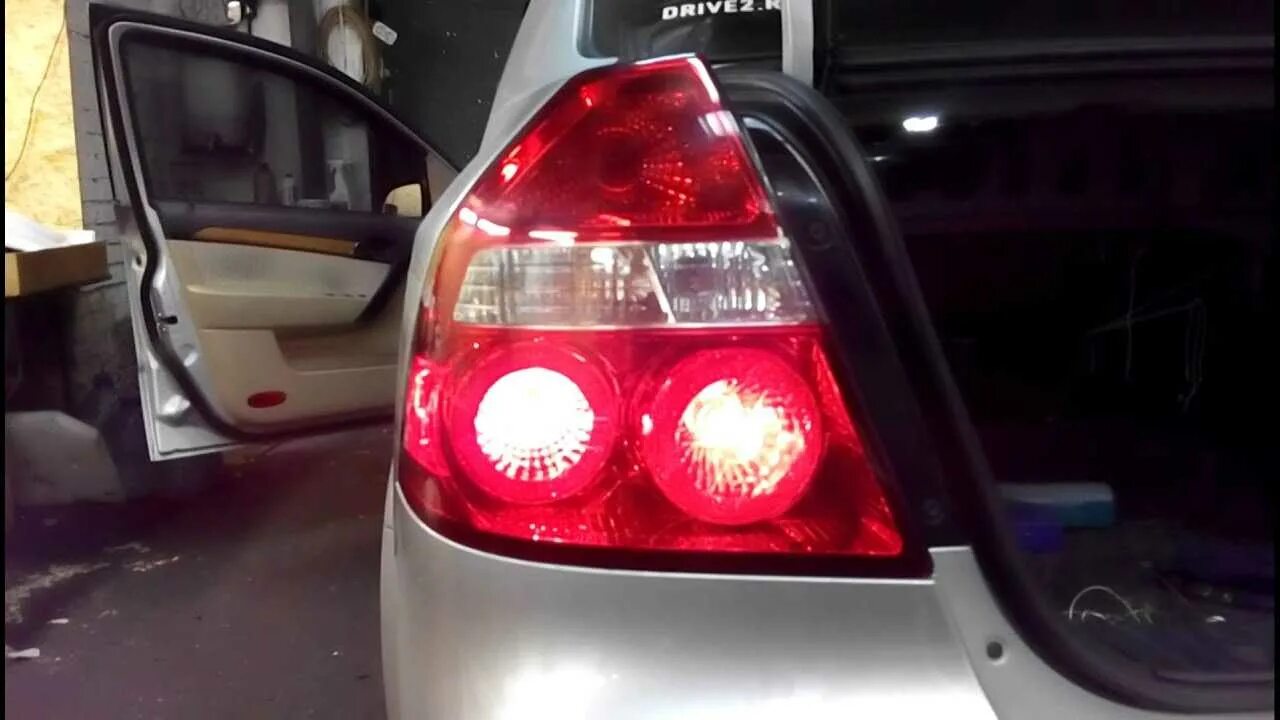 Лампочка стоп сигнала авео т250. Лампа стоп сигнала шевроле авео. Лампа стоп сигнала шевроле авео. Лампа стоп сигнала авео т250 хэтчбек. Лампочка стоп сигнала шевроле авео т250.